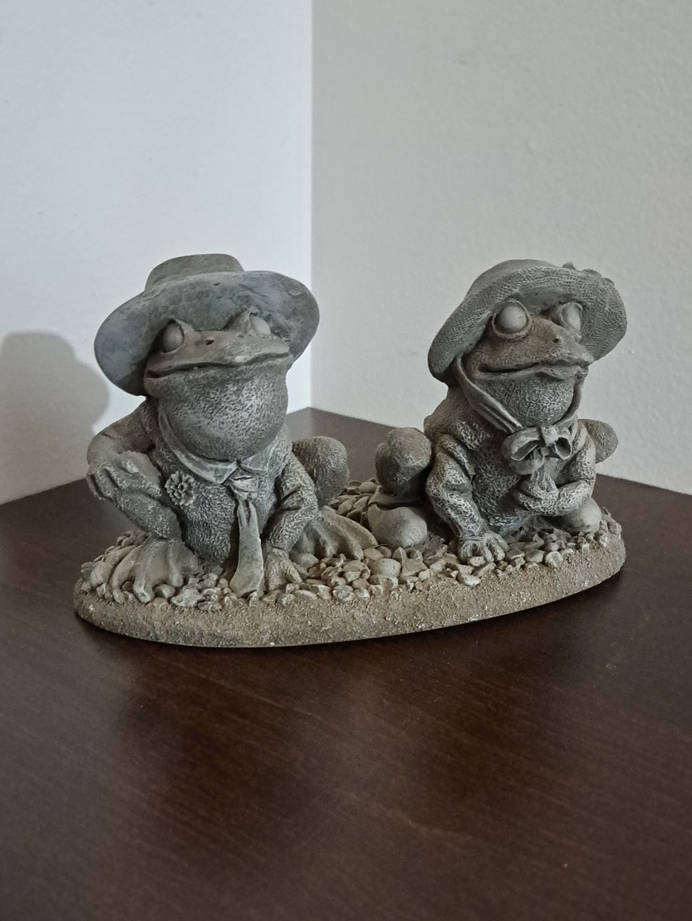 Whimsical Gray Frog Couple Garden Statue - Home Accents